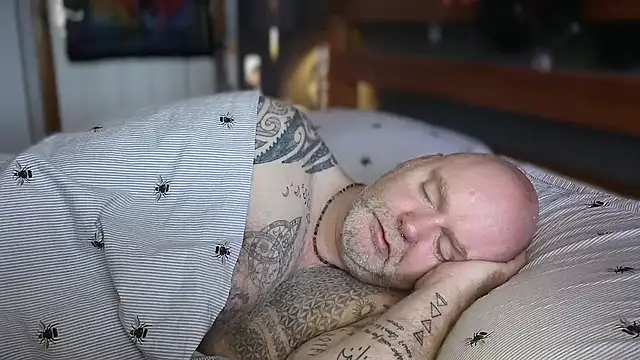 Tattooed_Dilf_01's Live XXX Chat