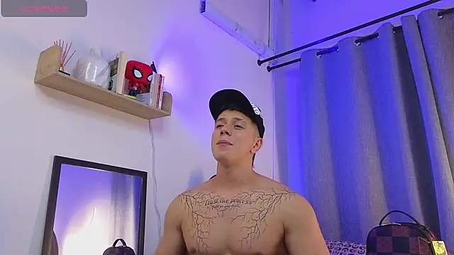 Chat +18 de ASHTON_HILS ao vivo