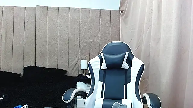 Онлайн чат XXX pipe_hot04