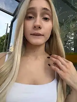 Pink_Kiss Adlı Modelin Canlı XXX Sohbeti