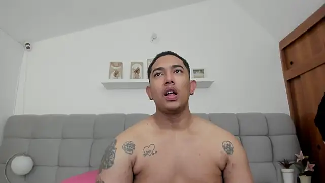 erotic_sins' Live XXX Chat