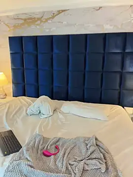 XXX chat uživo modela EmmaJhoons