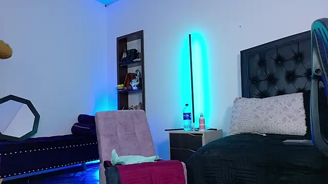 Scarlet_Hiitn Live XXX chat