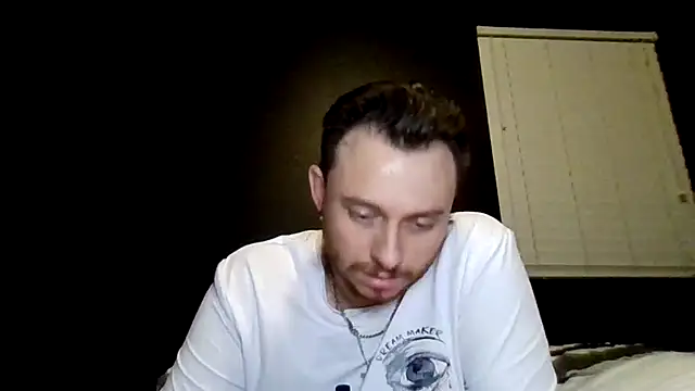 Chat XXX en directo de Mikecloudyhawk