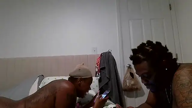 Chat XXX en directo de Tattedupdek