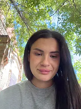 MiraReach live XXX chat
