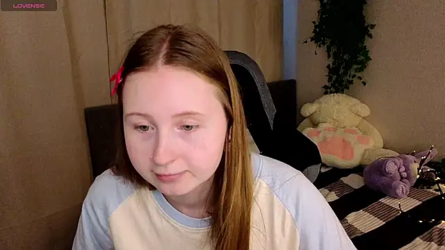 LiliTiny Adlı Modelin Canlı XXX Sohbeti