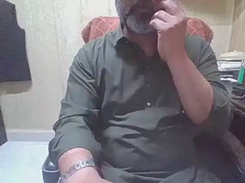 hairymaster95 Adlı Modelin Canlı XXX Sohbeti