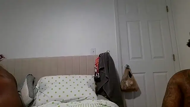 XXX chat uživo modela Tattedupdek