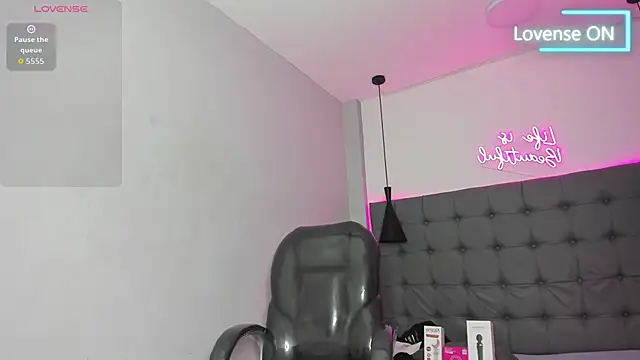 scarletcherry18's Live XXX Chat