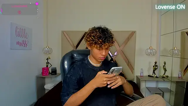 Anyelo_Twink's Live XXX Chat