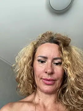 Tania201243 Live XXX-chat