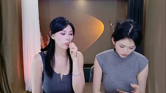 Banana-Milk69 Chat XXX in diretta