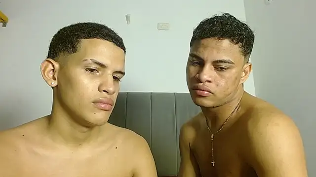 צ'אט XXX בשידור חי של Jose_And_Daniel