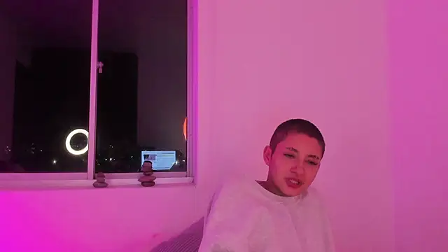 vandalovee_ Adlı Modelin Canlı XXX Sohbeti