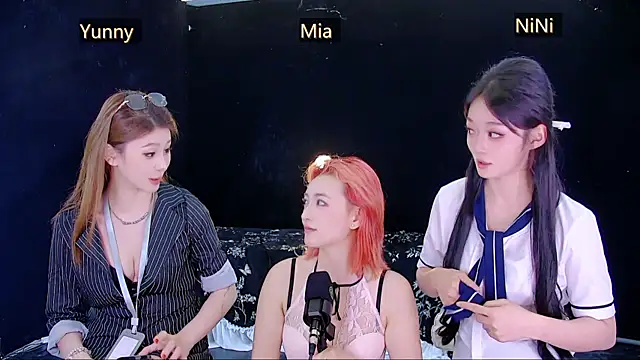 MiNi-Un Live XXX chat