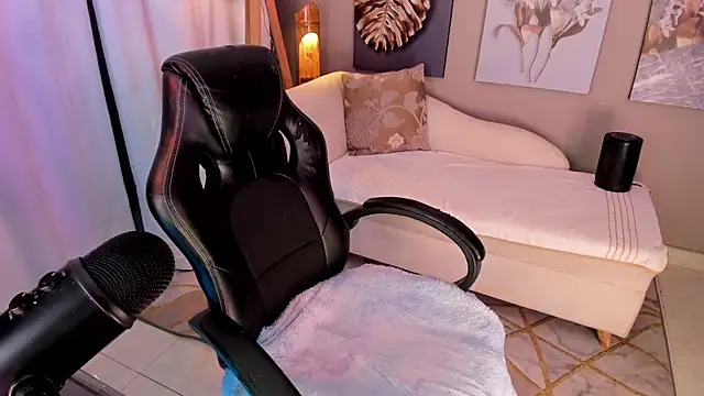 Chat +18 de charlotte_bluee ao vivo