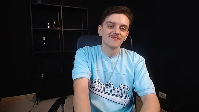 FelixStarkk Adlı Modelin Canlı XXX Sohbeti