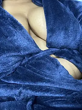 CARAMELGODDESSX23's Live XXX Chat