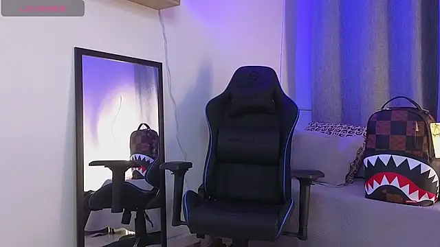 ASHTON_HILS Chat XXX live