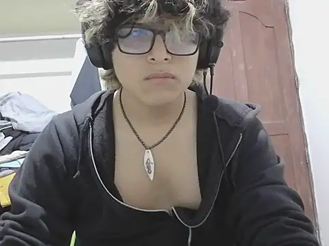Chat +18 de layom_21 ao vivo