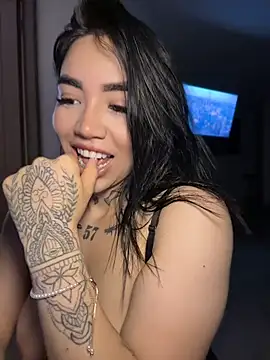 צ'אט XXX בשידור חי של Nickiiiii