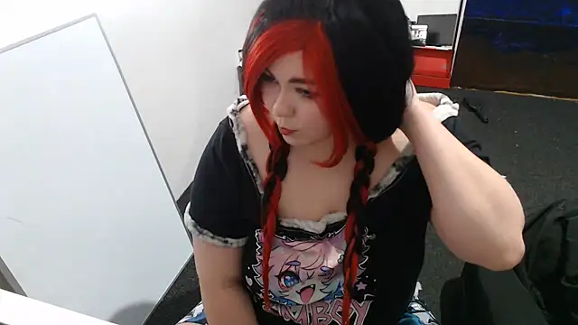 dramaticdumpsterfire's Live XXX Chat
