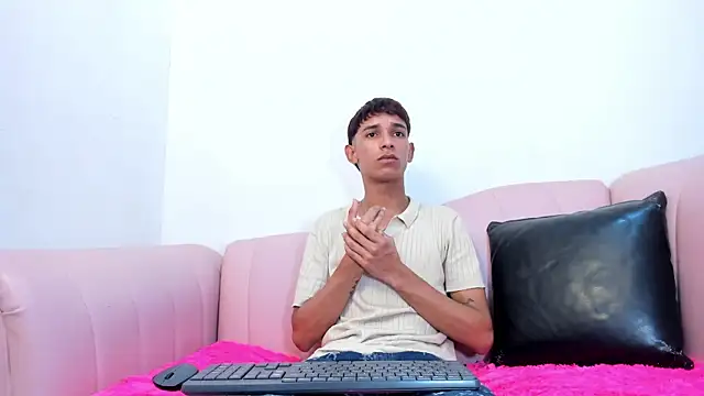 Joseph18_ Live XXX Chat