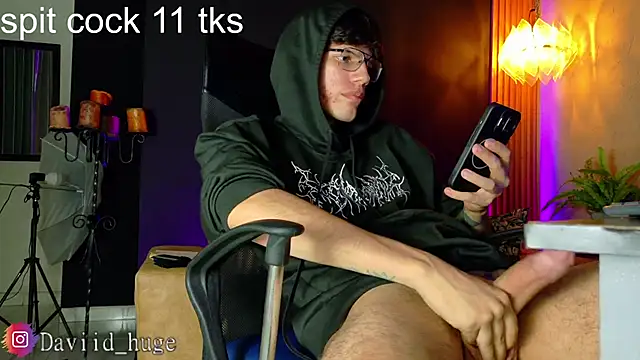 Chat +18 de david_huge ao vivo