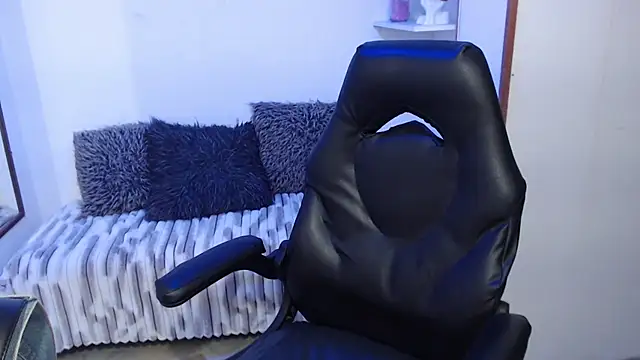 Yao_23 élő XXX-chatje