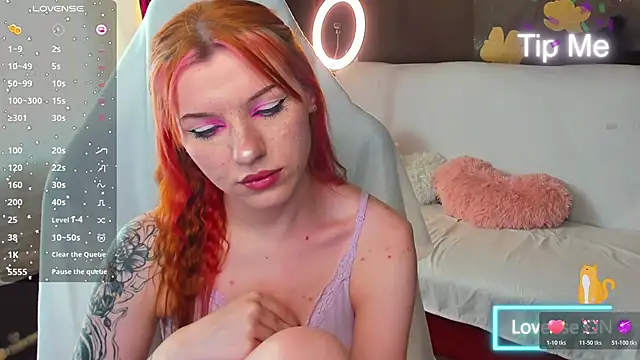 MeganNewCat's Live XXX Chat