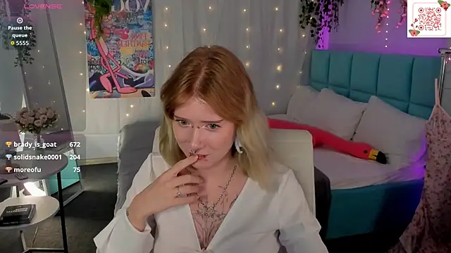 Elira_Vane élő XXX-chatje