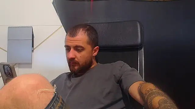 Chatroom XXX en direct de JamesMyerss