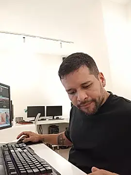 Chatroom XXX en direct de LucasGaeel