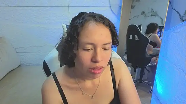 karim_v_v's Live XXX Chat