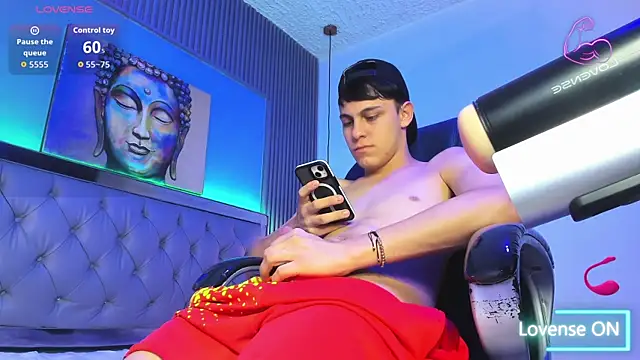 Ethanx18_: онлайн-секс-чат