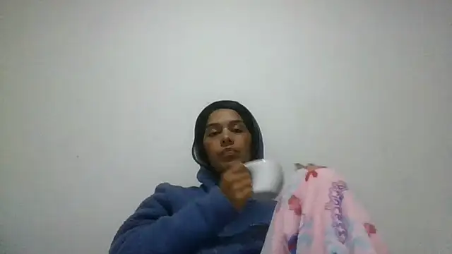 צ'אט XXX בשידור חי של Juanabrunette7