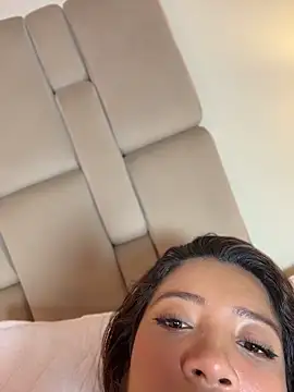 Chat +18 de Pushaina__1 ao vivo