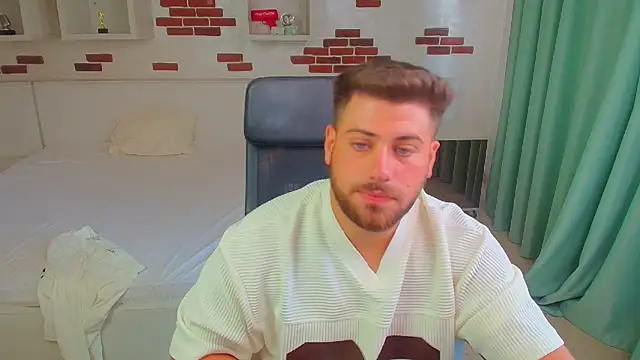 צ'אט XXX בשידור חי של DaxGreer