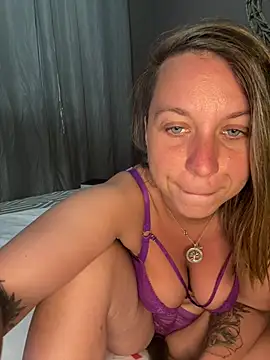 Aphrodite-22's Live XXX Chat