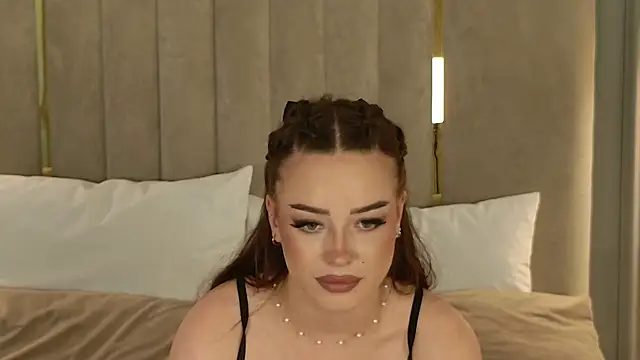 AnneSand Adlı Modelin Canlı XXX Sohbeti