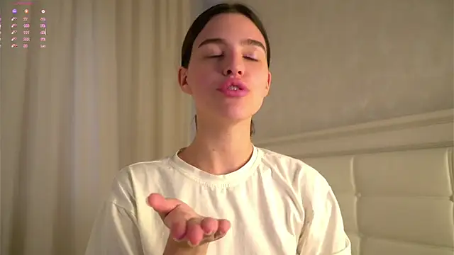 EleneButton's Live XXX Chat