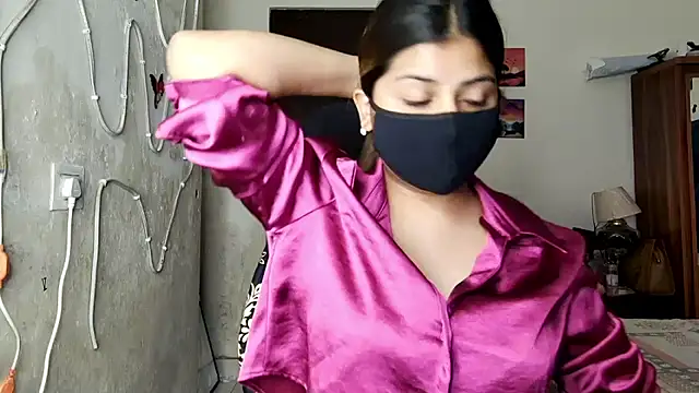 Hot-Shivangi Chat XXX in diretta