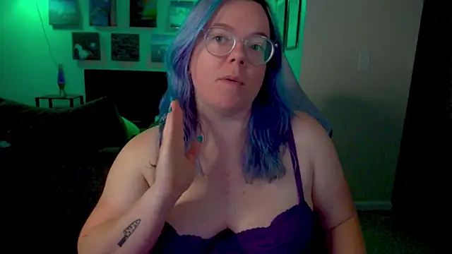 Chat XXX en directo de KiraSpitQueen
