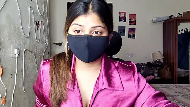 Hot-Shivangi Chat XXX in diretta