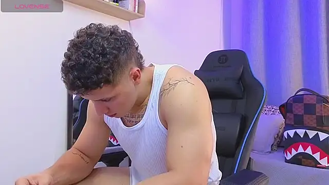 ASHTON_HILSn Live XXX chat