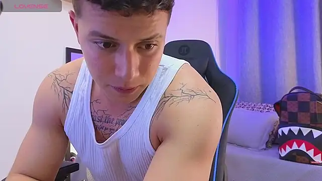 ASHTON_HILS লাইভ XXX চ্যাট