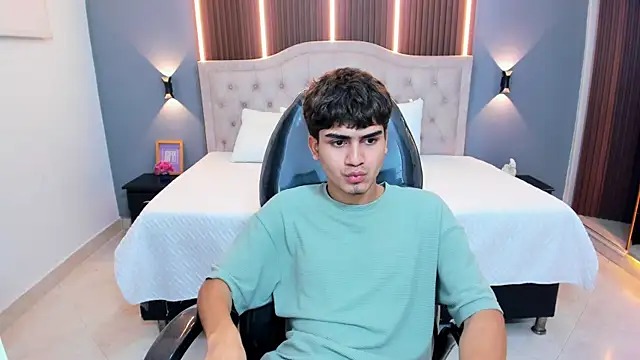 Tommy18__n Live XXX chat
