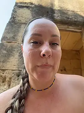 צ'אט XXX בשידור חי של Mona_Plus