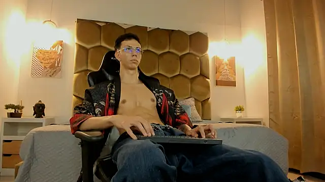 OliverThompsonJS Live XXX Chat